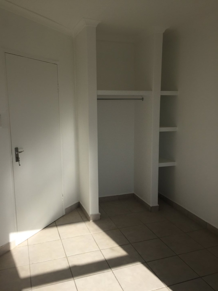 To Let 2 Bedroom Property for Rent in Peerless Park East Western Cape